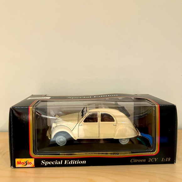 Collectible Car - Maisto Special Edition 1952 Citroen 2CV Cream 1:18 Scale New - Picture 1 of 3